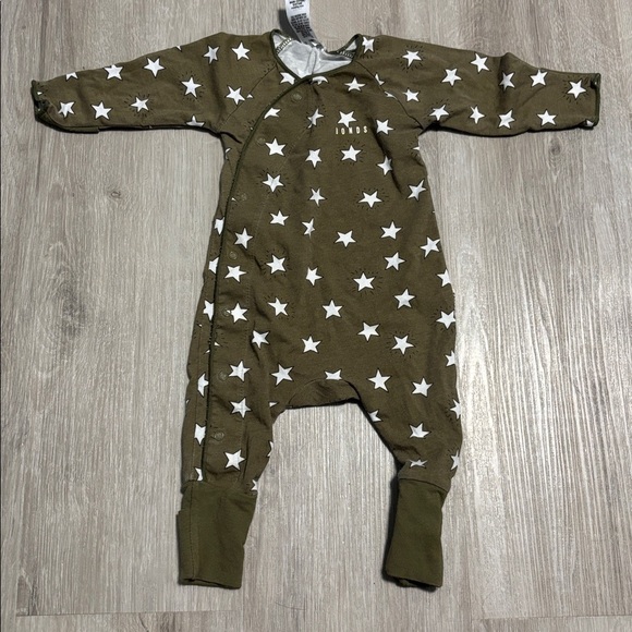 Bonds Other - Bonds Olive Green Star Print Baby Onesie‎